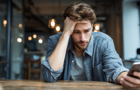 Jeunesse endettée : le piège du "clic" de trop